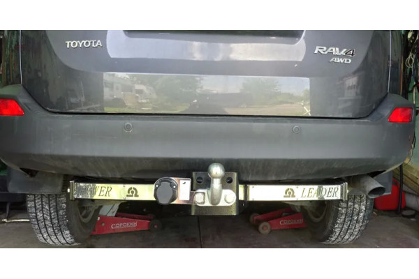 Фаркоп Лидер-Плюс для Toyota RAV4 IV 2013-2019. (с накладкой из нерж. стали). Фланцевое крепление. Артикул T116-F(N)