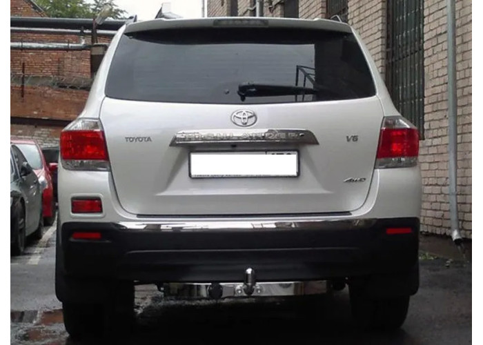 Фаркоп Oris (ранее Bosal) для Toyota Highlander II 2007-2013. (с декор. пластиной) Фланцевое крепление. Артикул 3086-FL