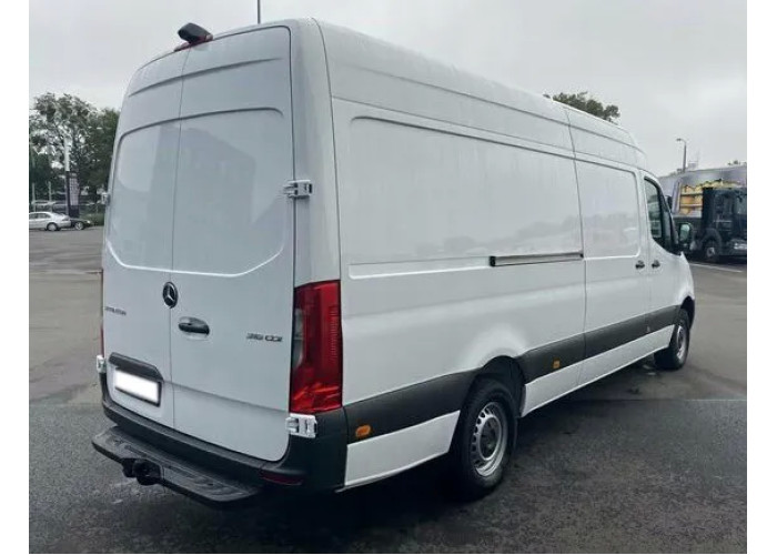 Фаркоп Steinhof для Volkswagen Crafter I 2006-2016 фургон, минибус 3,5T 3,665м/4,325м (со ступенькой, одинарные колёса). Артикул V-033