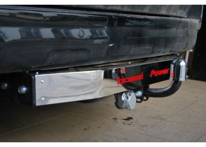 Тюнинговый фаркоп Bosal с металлической накладкой для Lexus GX 460 2014-2023. Фланцевое крепление. Артикул 3096-ABP