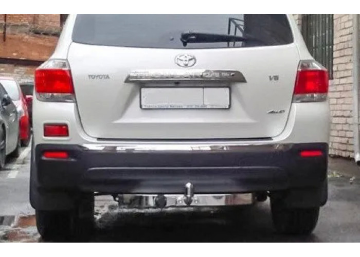 Фаркоп Oris (ранее Bosal) для Toyota Highlander III 2014-2020 (с декор. пластиной) Фланцевое крепление. Артикул 3089-FL