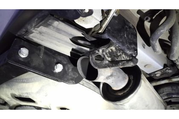 Фаркоп Лидер-Плюс для Toyota Highlander III 2014-2020 (с накладкой из нерж. стали). Фланцевое крепление. Артикул T120-F(N)